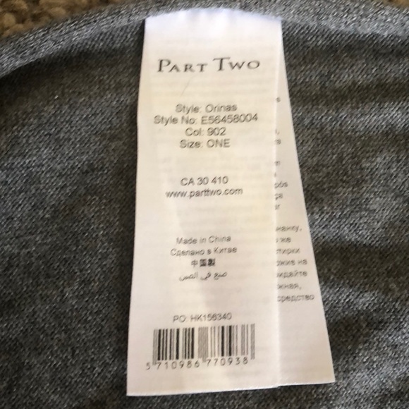 Les Boutiques Tremblant Orinas Gris Scarf - Picture 4 of 5